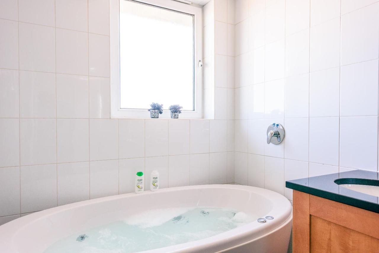 Britannia Penthouse Apartment Edinburgh Bagian luar foto